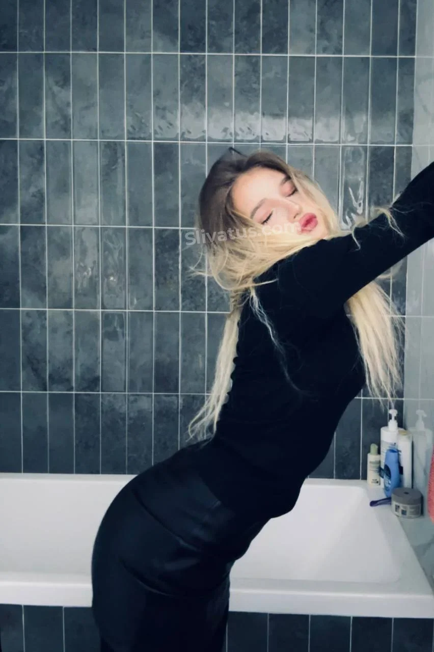 18+ Фото голой тик токерши Милена Королевка