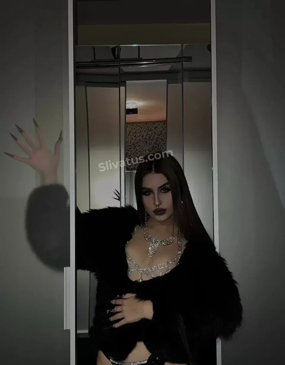 18+ Голая тиктокерша Госпожа Эвелин (koletocha) на фото