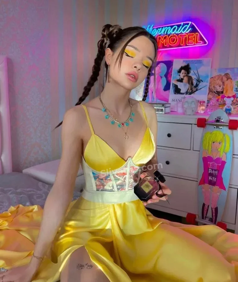 18+ Горячее фото тиктокерши Маша Вэй (Maria Way)