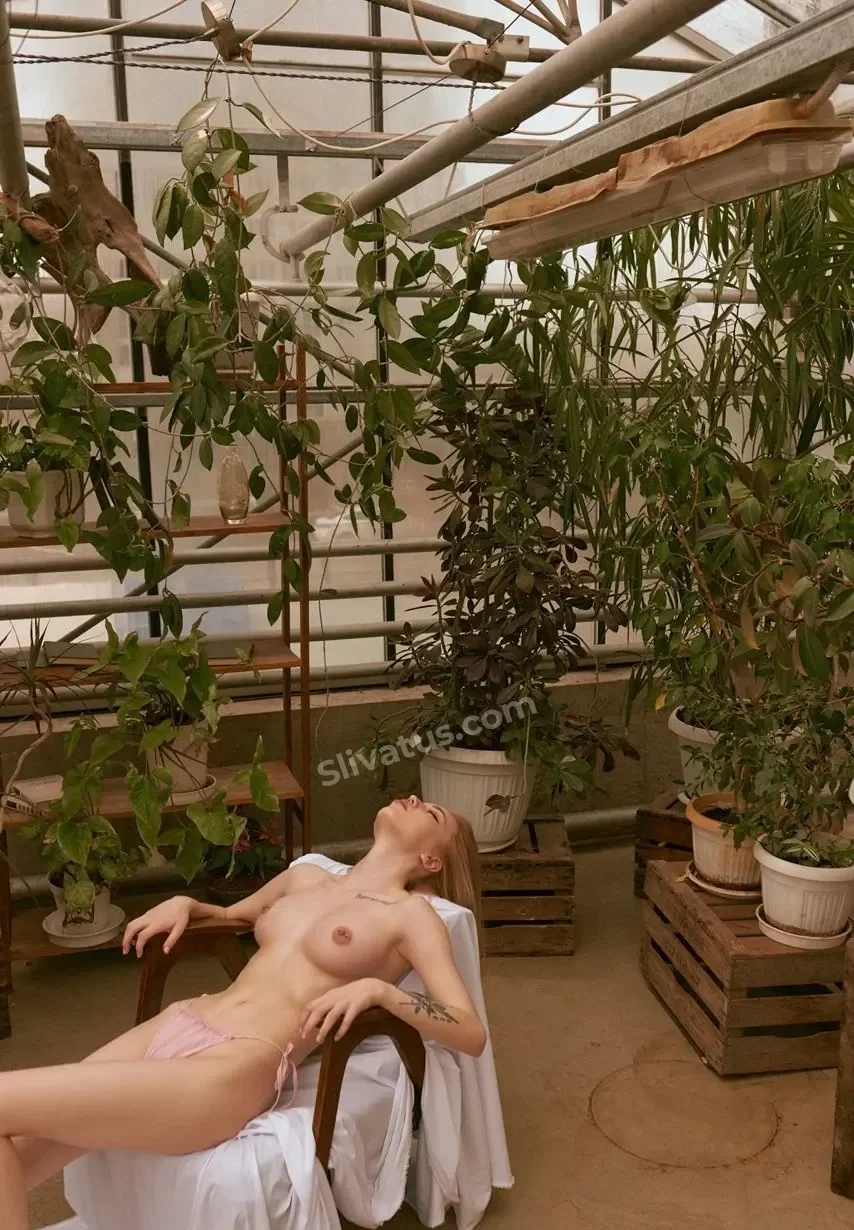 18+ Jenny Kitty модель без одежды