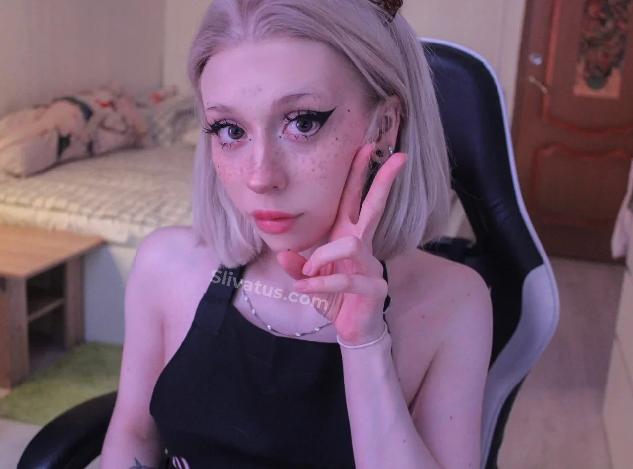 18+ Приватное фото тиктокерши Алисия (Zira Merz)