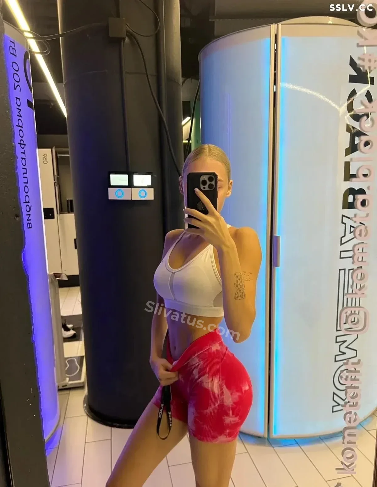 18+ Слив интимного фото блогерши Tatisize