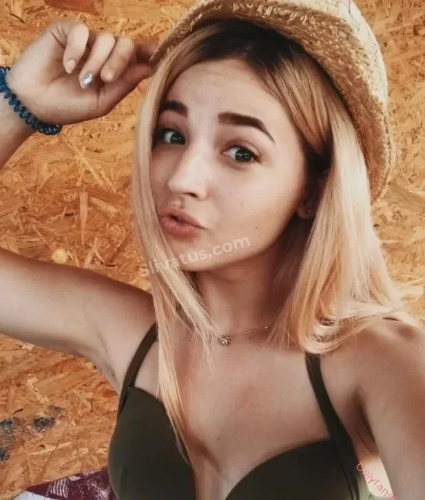 2026 Голая тиктокерша Аня Покров (Pokrov) на фото