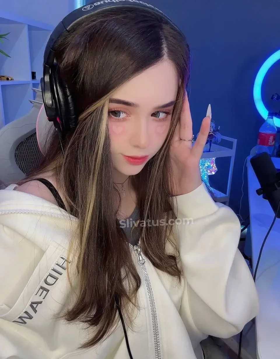 Без цензуры HD фото слива тиктокерши Yuuechka (Юечка)