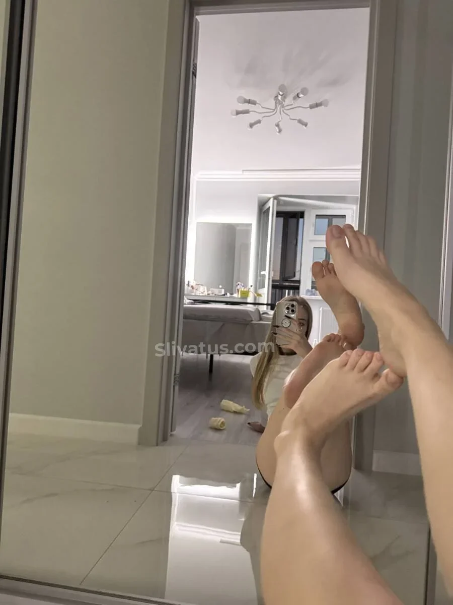 Без цензуры Обнаженное тело тиктокерши BLOOMUS (yglichh)