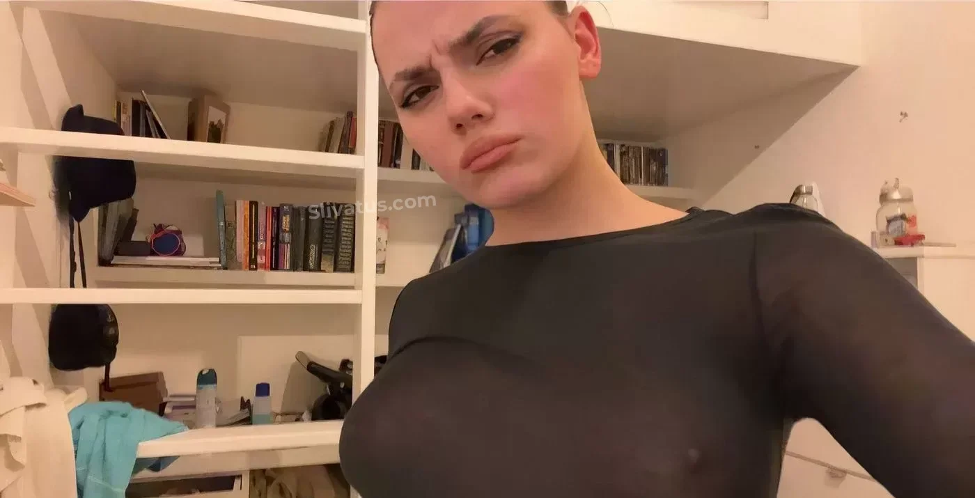 Без цензуры Обнаженное тело звезды Дафни Кин (Dafne Keen)