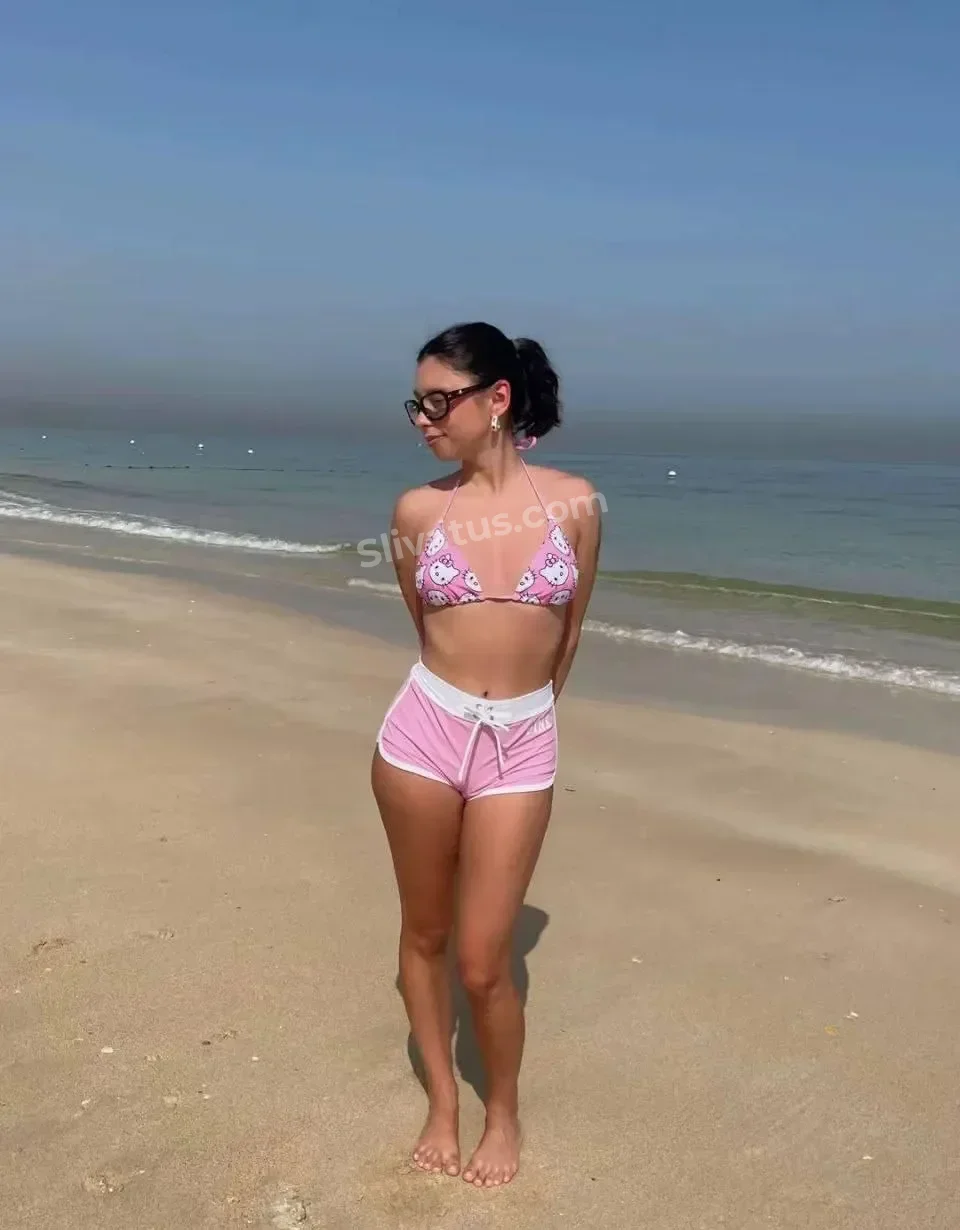 Без цензуры Обнаженное тело звезды Дора (mentaldora)