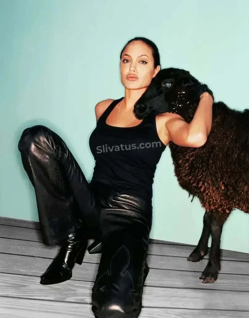 Без цензуры Слив интимного фото звезды Анджелина Джоли