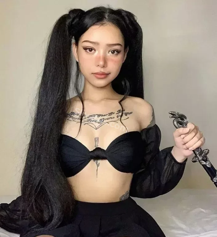 Без цензуры Слив секс тик токерши Белла Порч (Bella Poarch)