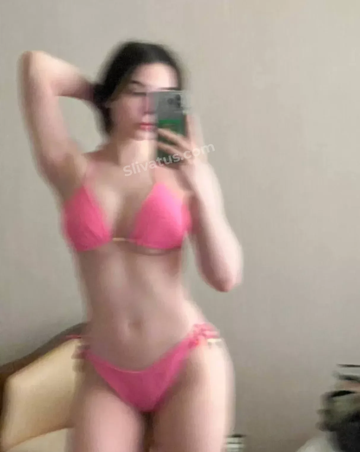 Di Rubens блогерша без одежды