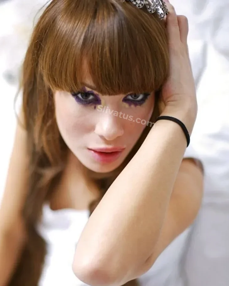 Для взрослых Голая тиктокерша Айза Долматова (AIZA) на фото