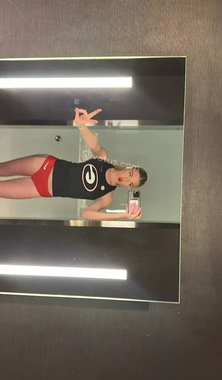 Для взрослых Голая тиктокерша Елена Куличенко на фото