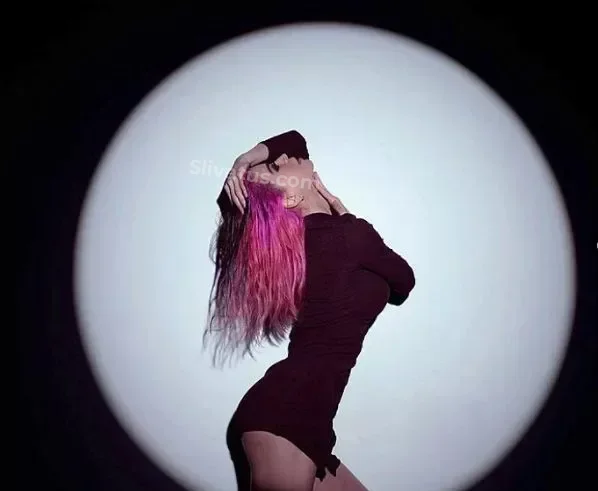 Для взрослых LiQueen блогерша без одежды