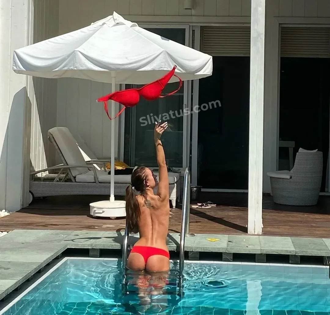 Эротическое фото тиктокерши Яна Кошкина