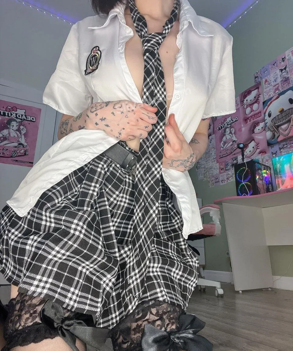 Для взрослых tinylila модель без одежды