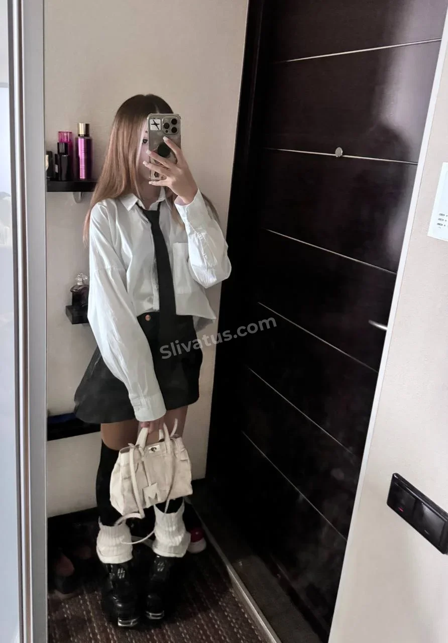 Эксклюзивный Эротическое фото тиктокерши Антотка (antotkaa)