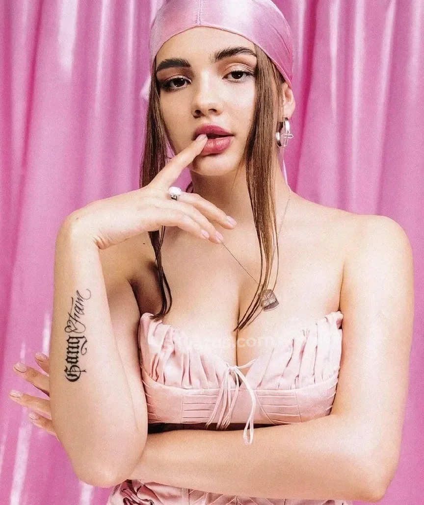 Эксклюзивный Голая тиктокерша Валя Карнавал (karna.val) на фото