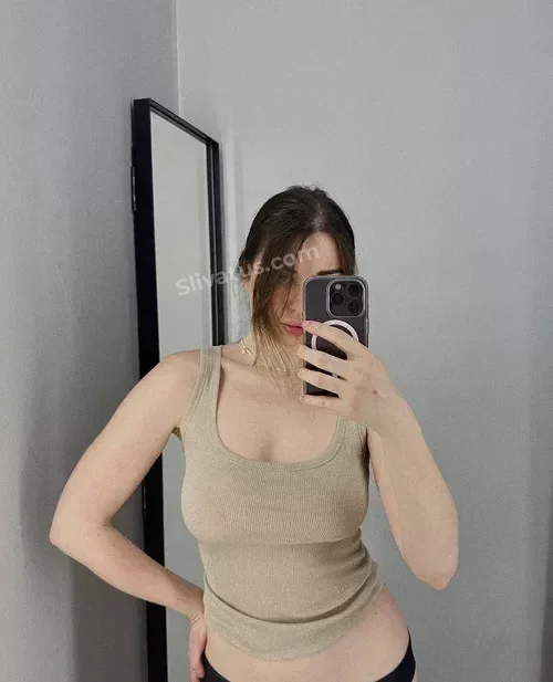 Эротическое фото тиктокерши Аринян (AhriNyan)