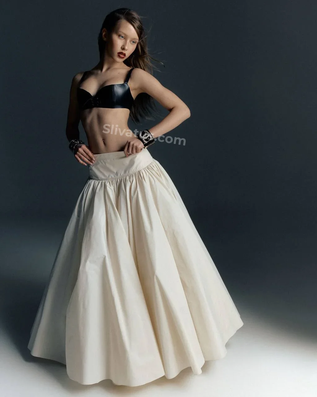 Голая тиктокерша Анна Пересильд на фото