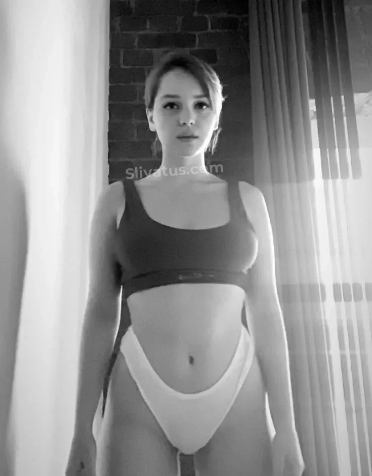 Голая тиктокерша Василина Юсковец на фото