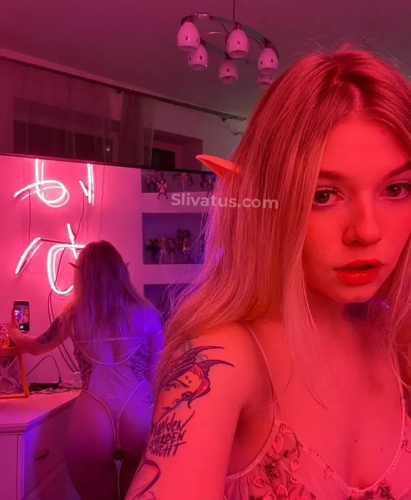 Горячий Голая тиктокерша Mavpochka на фото