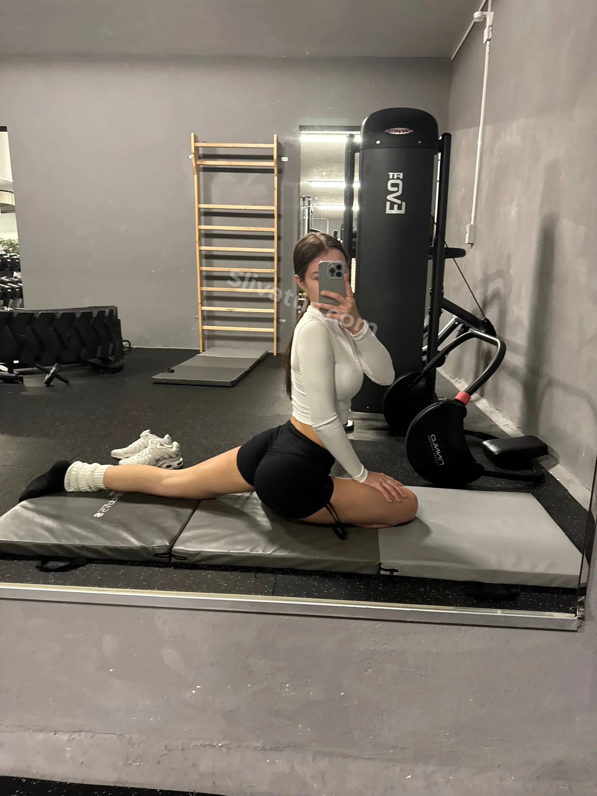 Горячий xDhka тиктокерша без одежды