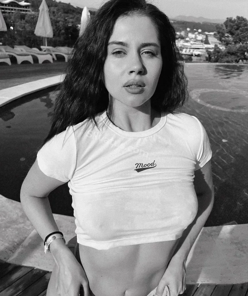 HD Горячее фото тиктокерши Олеся Иванченко