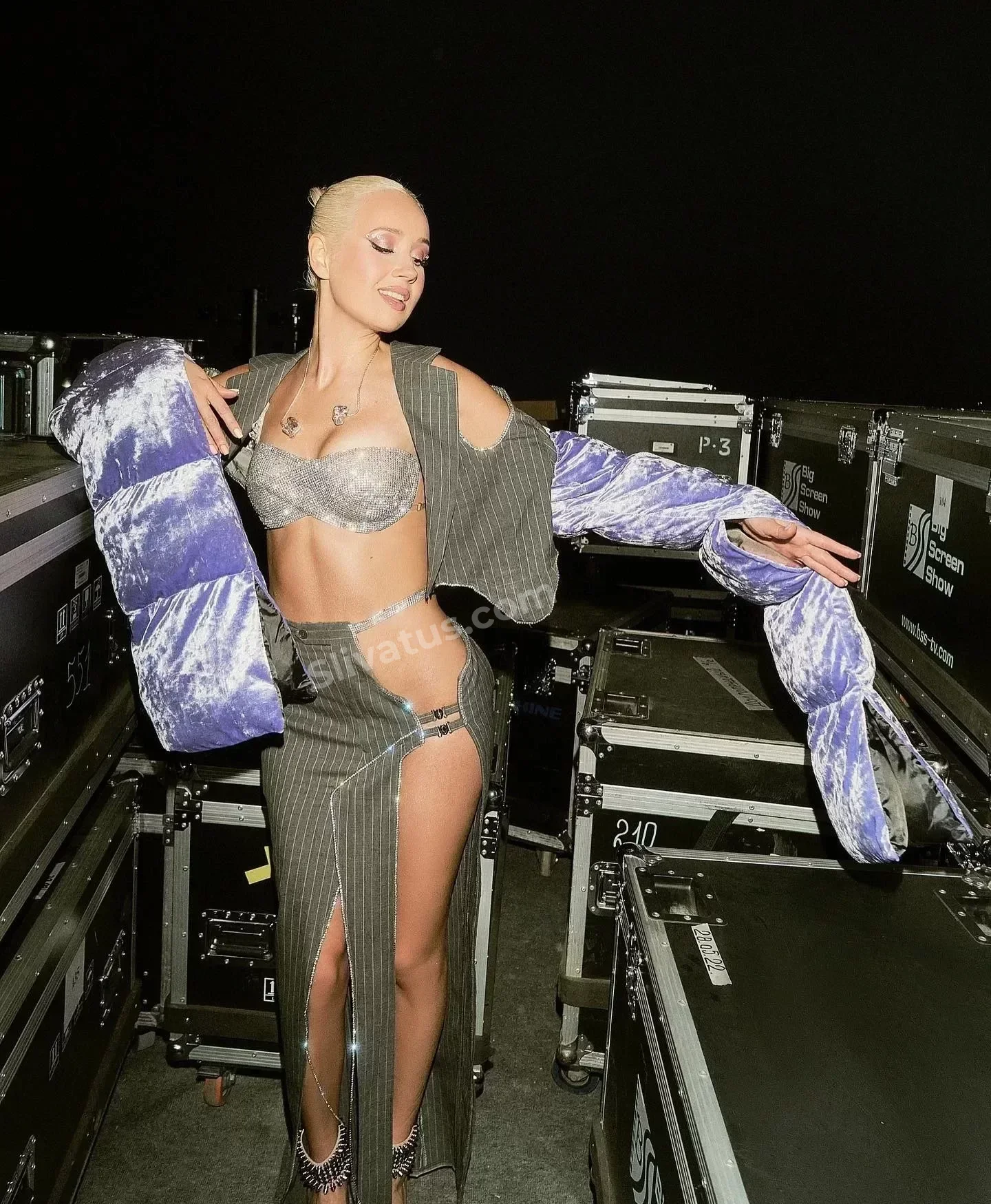 HD Свежий слив видео звезды Клава Кока