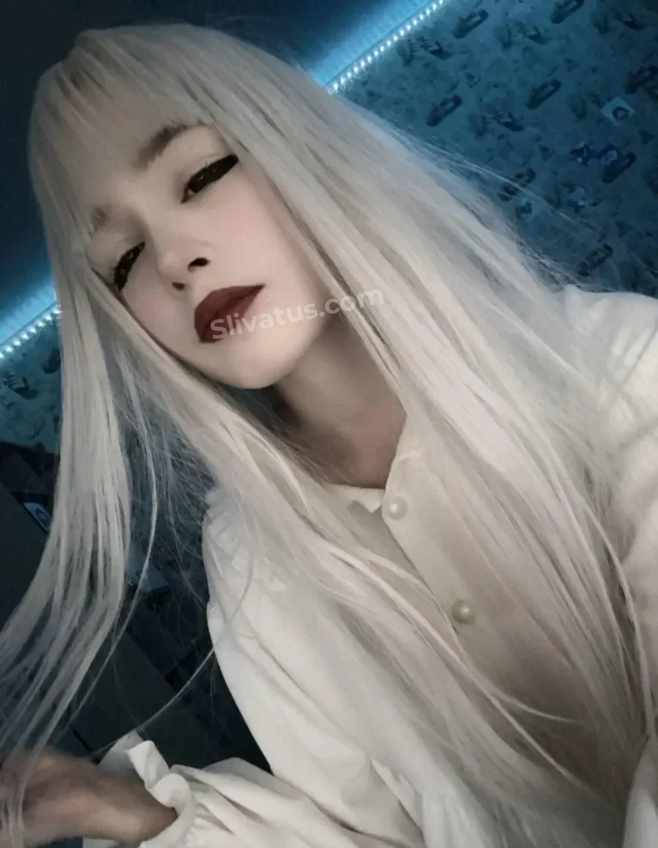 Интимный Агра Киид (Agra Kiiid) блогерша без одежды