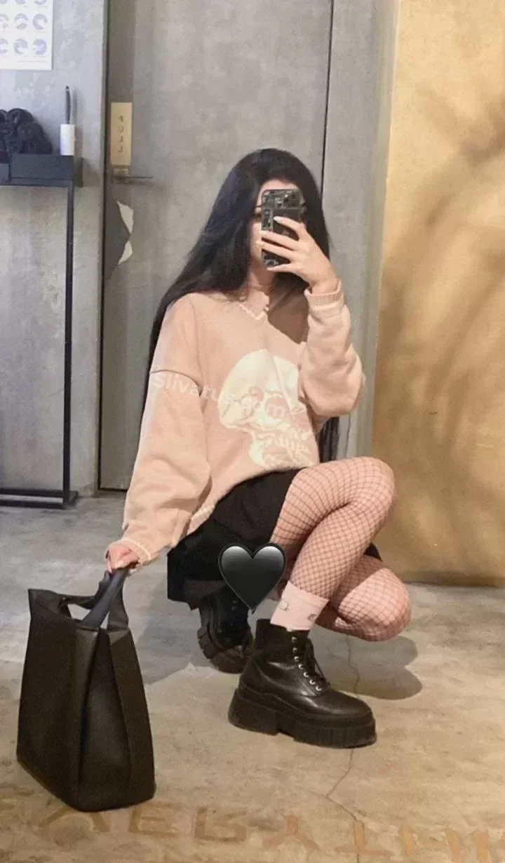 Морфилина (Morphilina) блогерша без одежды