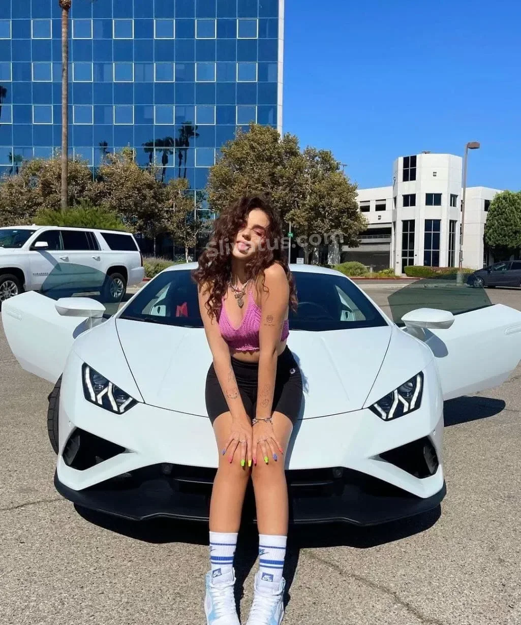 Новый Эротическое фото тиктокерши Ева Миллер