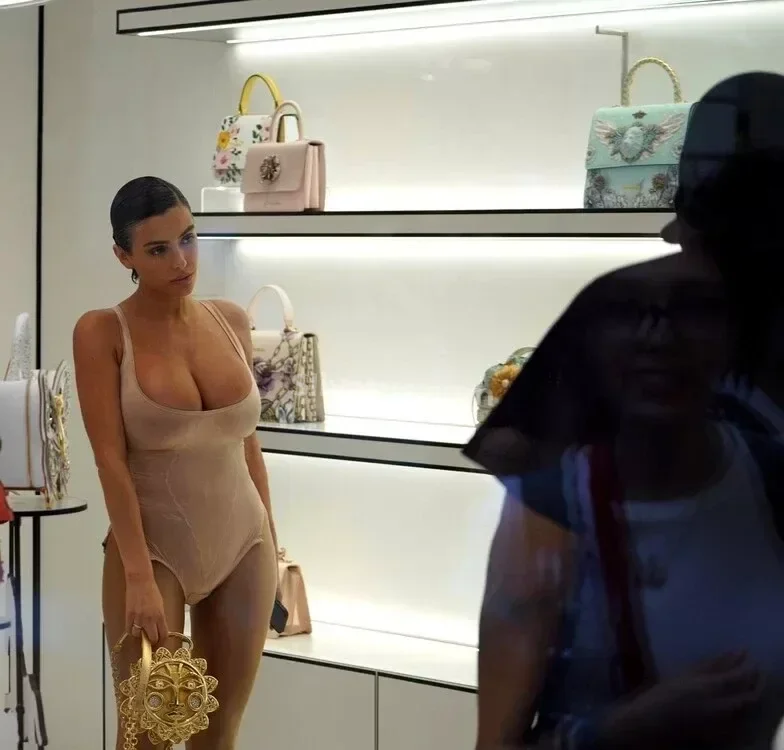 Новый Фото голой модели Бьянка Цензори (Bianca Censori)