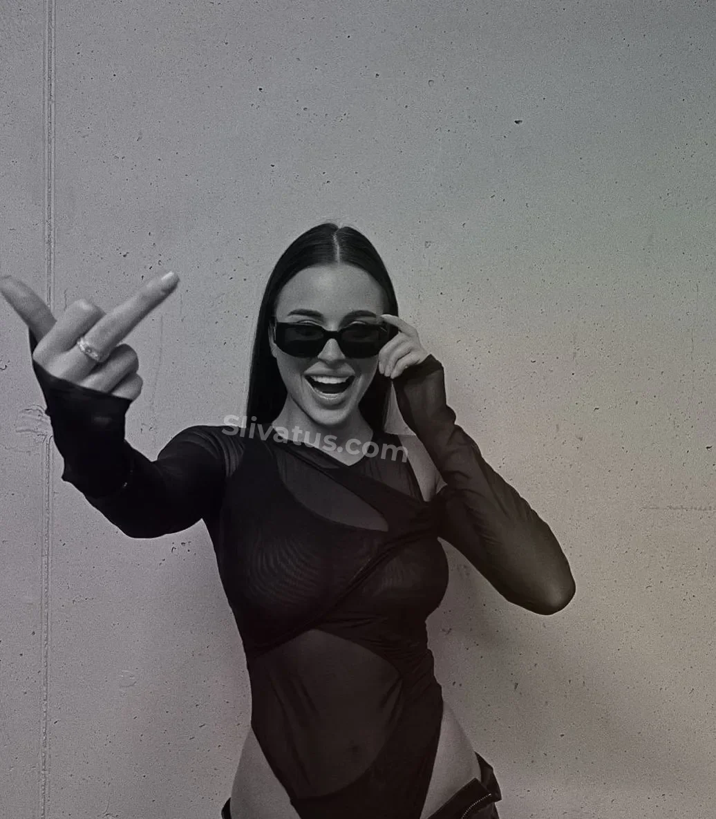 Обнаженное тело модели Адель Вейгель (Adel Veigel)