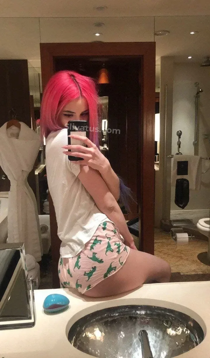 OnlyFans Горячее фото тиктокерши Морана Батори (Morana Battory)