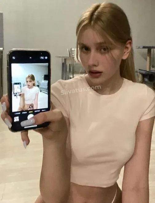 OnlyFans WhylollyCry блогерша без одежды