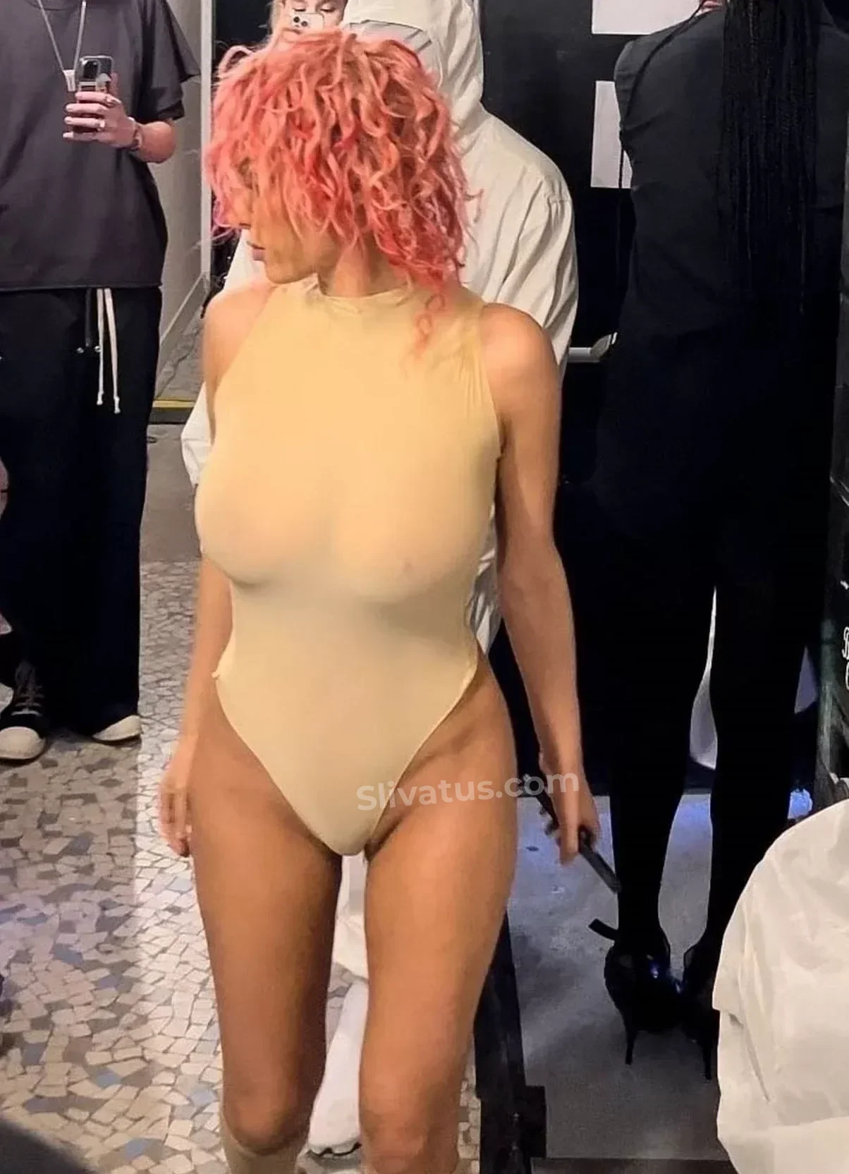 Популярной Эротическое фото тиктокерши Бьянка Цензори (Bianca Censori)