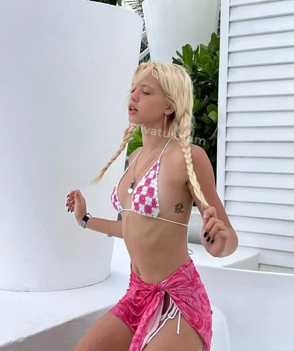 Популярной Фото голой тик токерши Юля Гаврилина