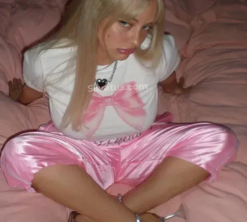 Популярной Горячее фото тиктокерши Катя Кищук