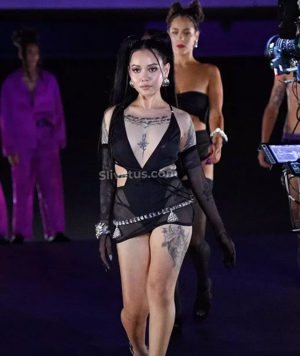 Популярной Слив голой тик токерши Белла Порч (Bella Poarch)