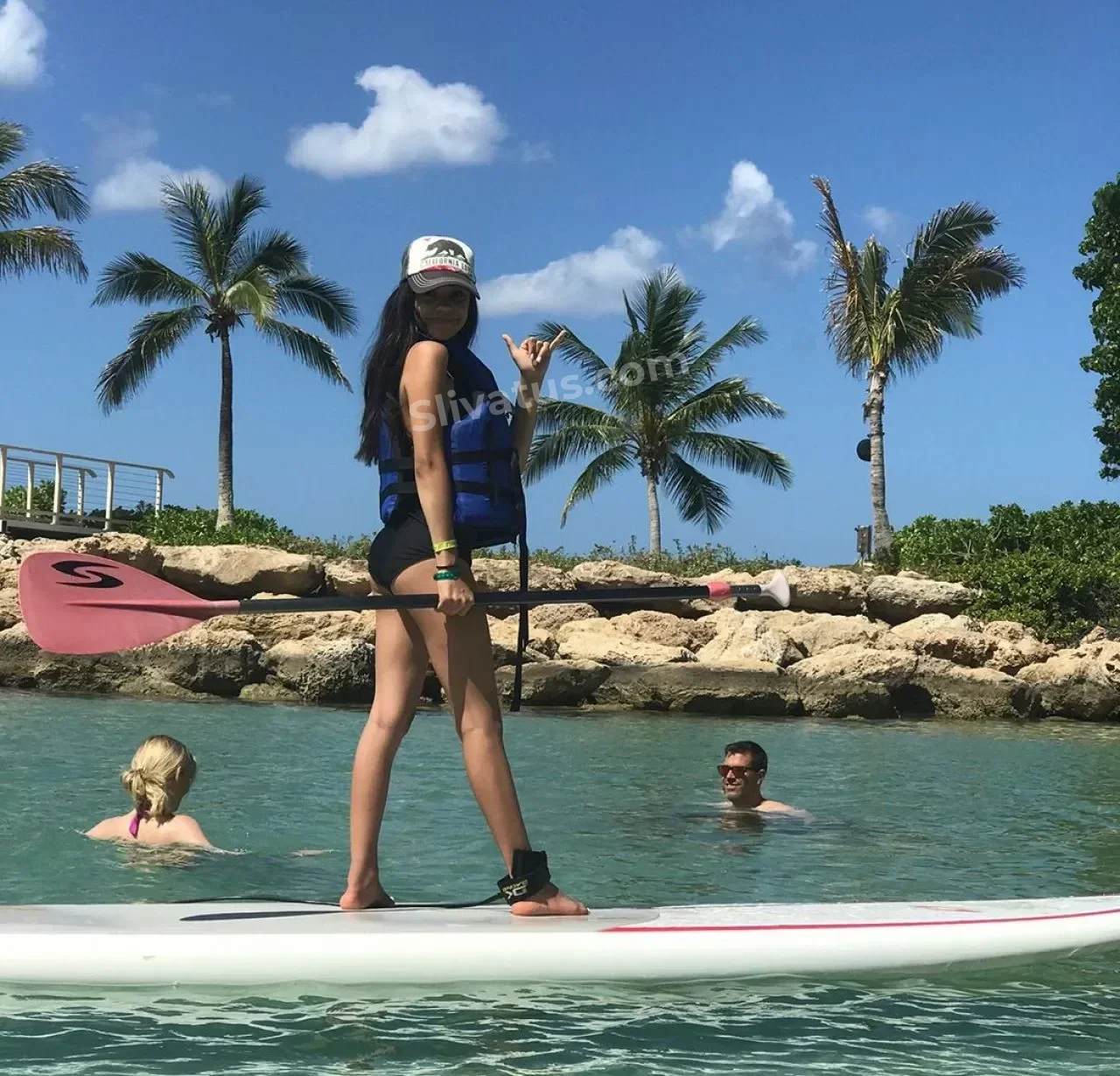 Популярной Свежий слив видео звезды Венсдей