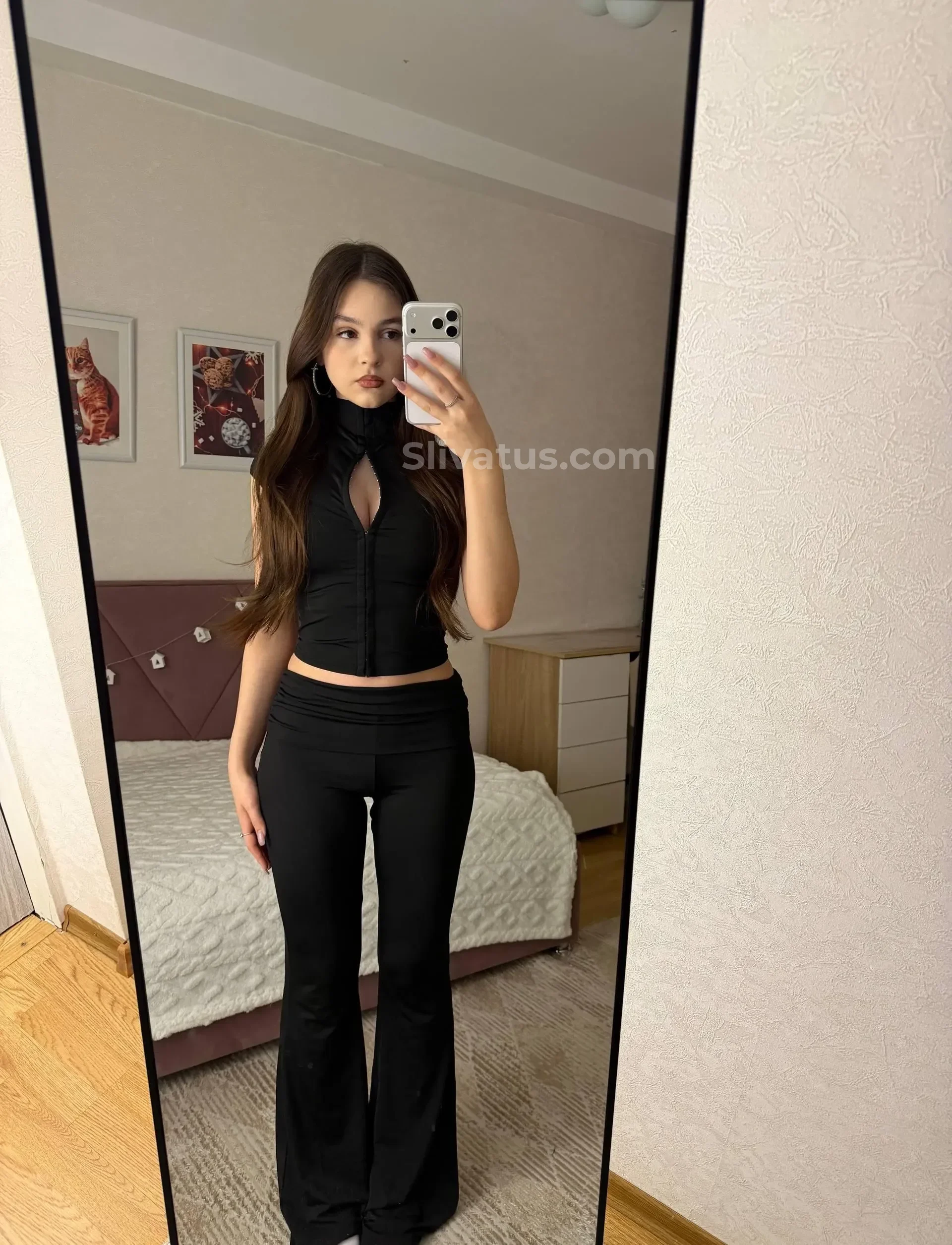 Популярной yanga18 (yangamyr) тиктокерша без одежды