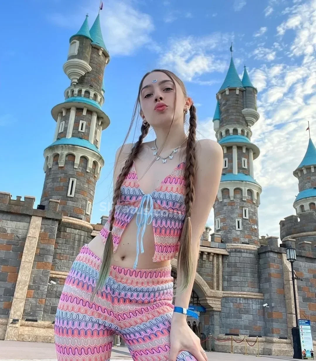 Приватный HD фото слива тиктокерши Мейби Бейби