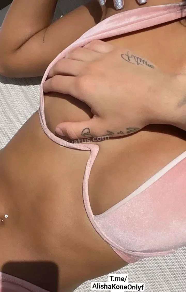 Проверенный Эротическое фото тиктокерши Алиша Коне (aalishass)