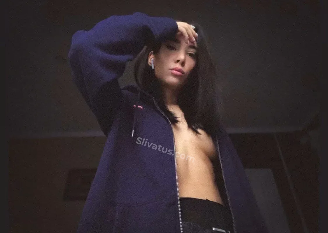 Проверенный Эротическое фото тиктокерши Анастасия Стеклова