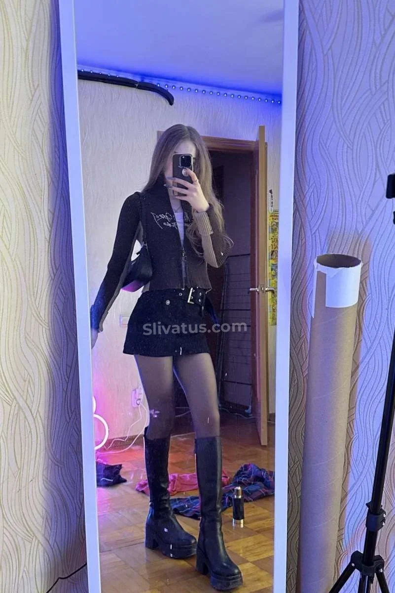 Проверенный Фото голой тик токерши BLOOMUS (yglichh)