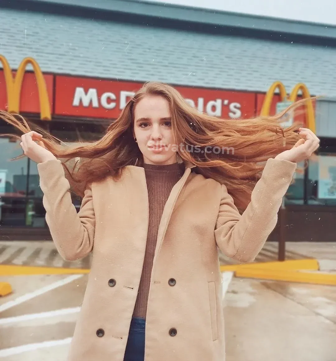 Проверенный Риви (rivi) блогерша без одежды