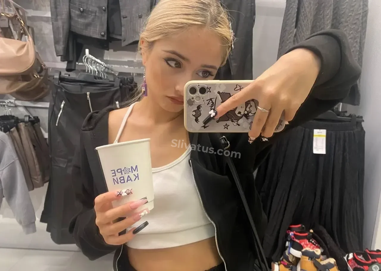 Русской Горячее фото тиктокерши Настя ШГШ