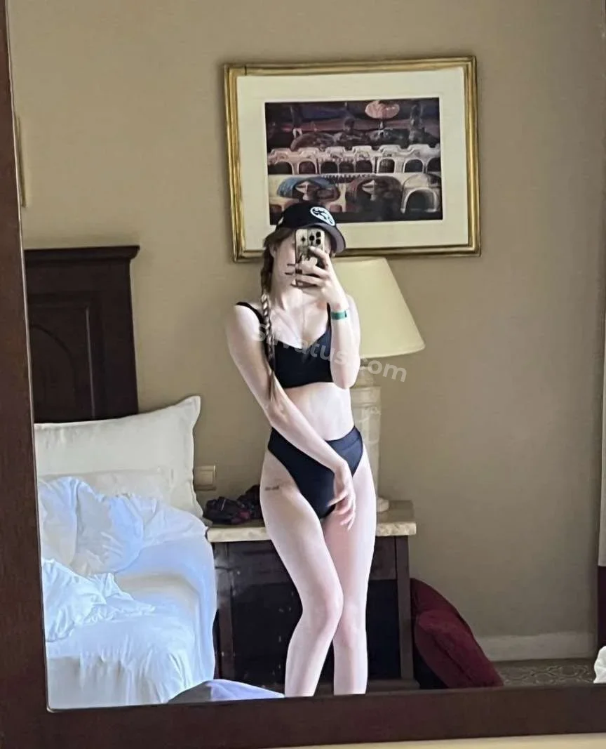 Секс Горячее фото тиктокерши BLOOMUS (yglichh)