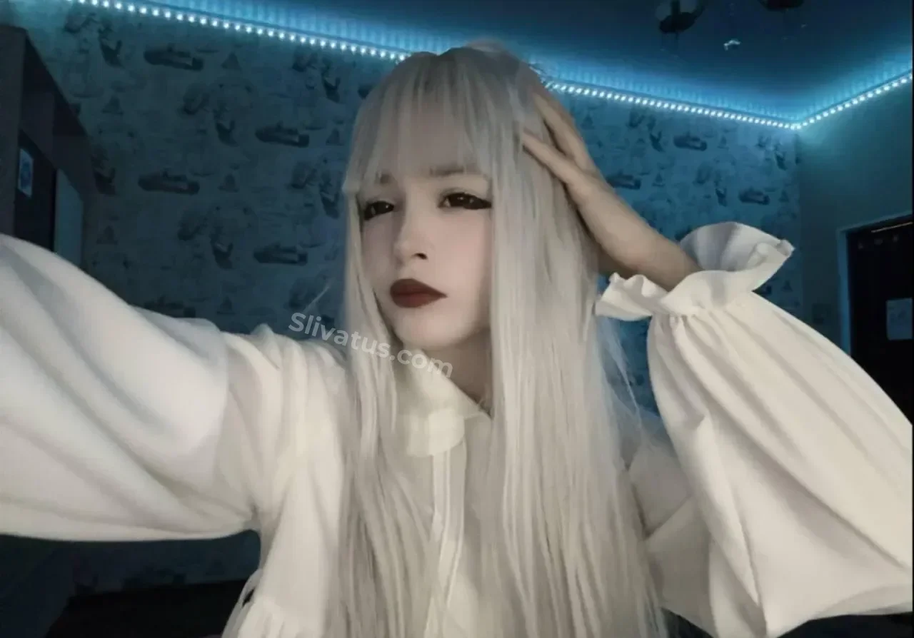 Скандальный Агра Киид (Agra Kiiid) блогерша без одежды