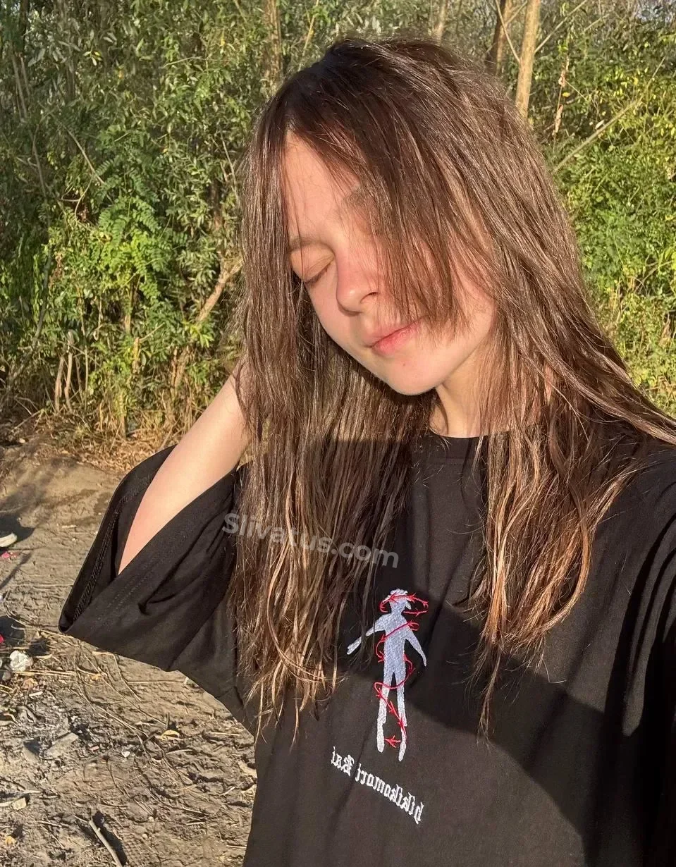 Скандальный Фото голой блогерши Агра Киид (Agra Kiiid)